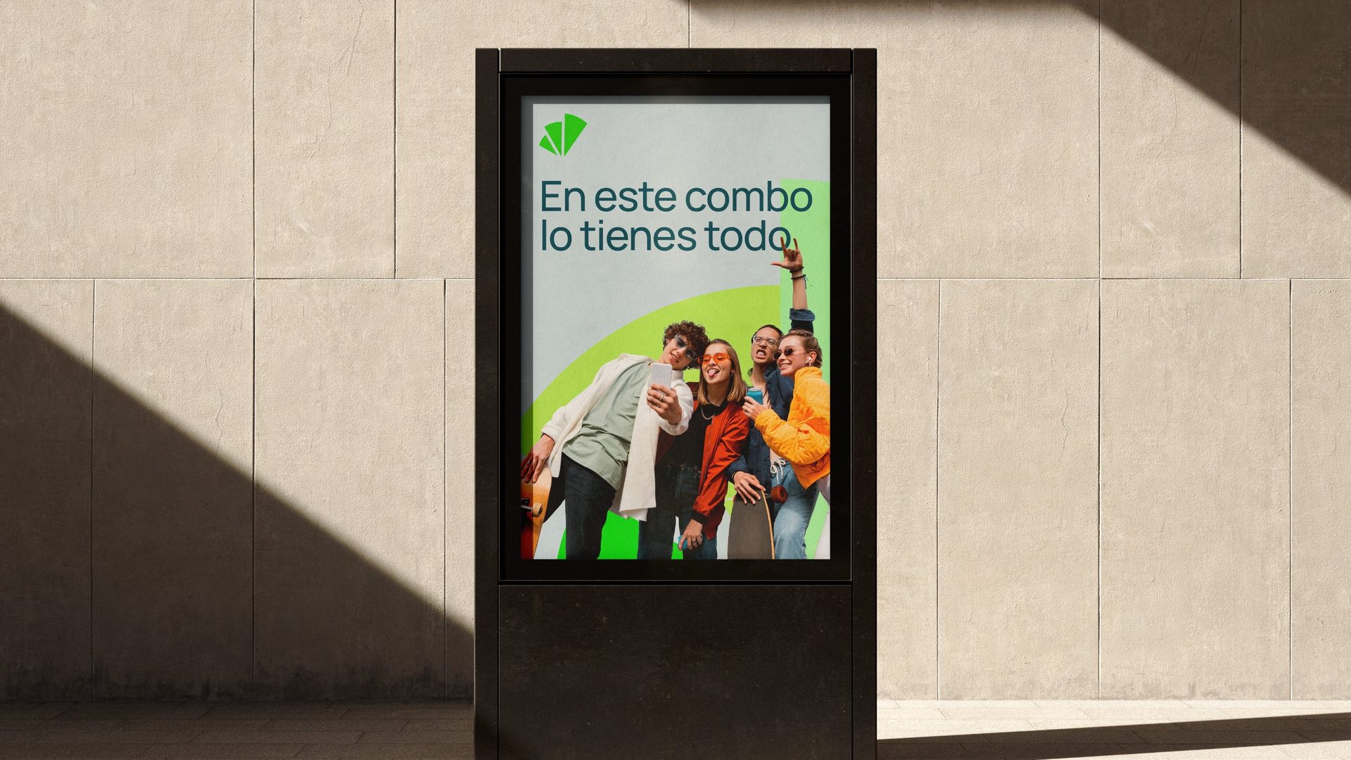 Unicaja street poster: En este combo lo tienes todo